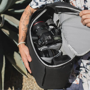 Peak Design Everyday Backpack v2 (20L, Charcoal) at PROCAM | procam.com