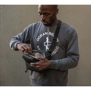 Peak Design Everyday Sling v2 (Black, 3L) at PROCAM | procam.com