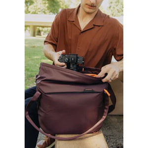 Peak Design Everyday Tote v3 (15L, Eclipse) at PROCAM | procam.com