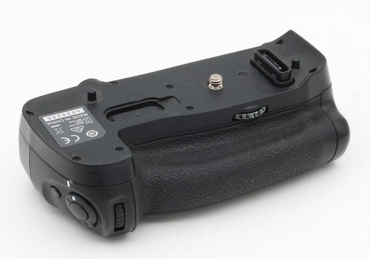 * USED * Nikon MB-D18 Battery Grip For Nikon D850