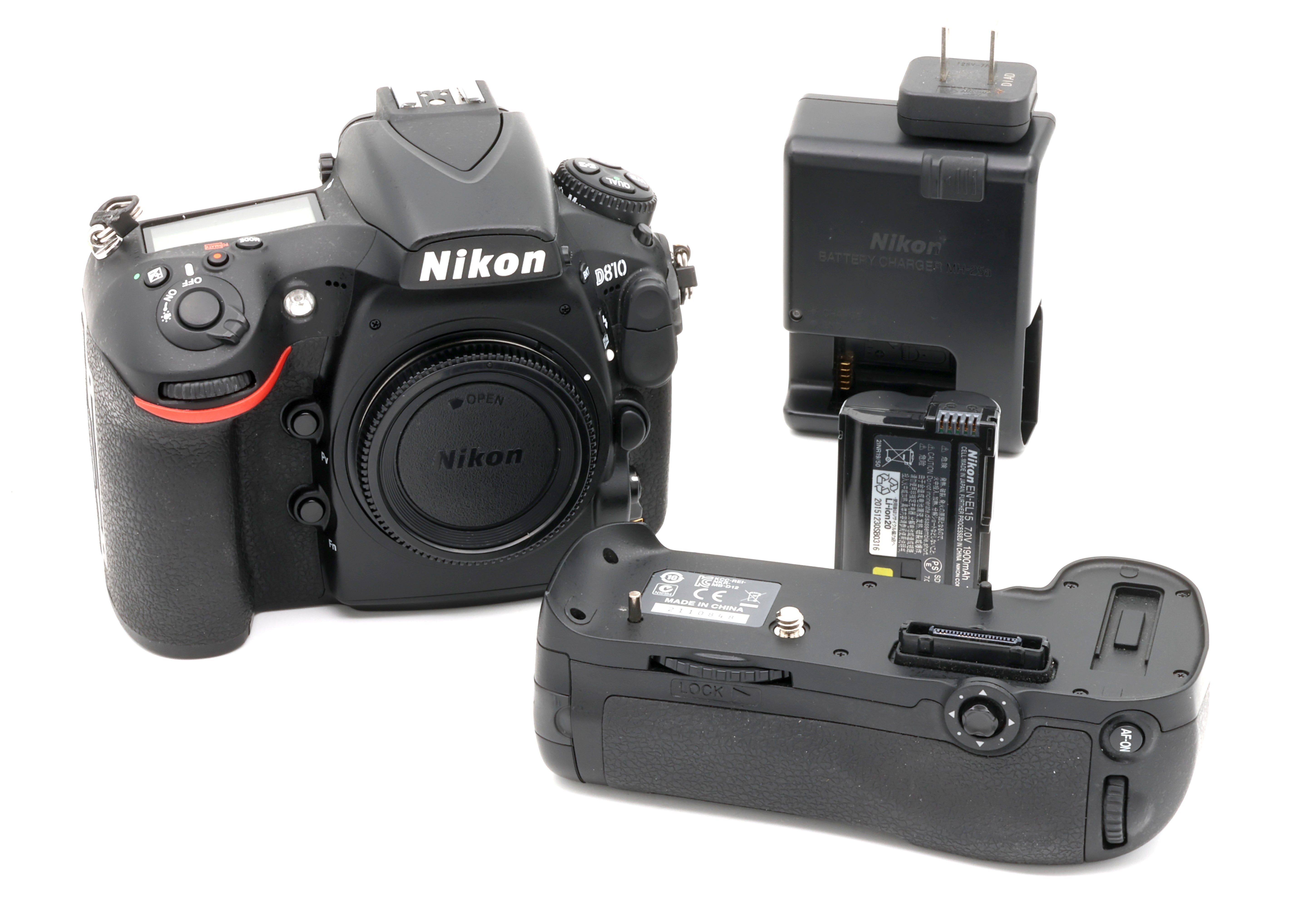 Nikon D810（73） USED * Nikon D810 Digital SLR Camera SHUTTER 35739 w/ Nikon MB-D12