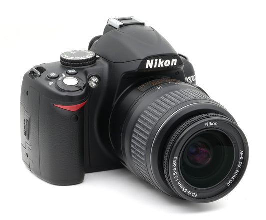 * USED * Nikon D3000 DSLR Camera SHUTTER 2651 w/ Nikon DX AF-S Nikkor 18-55mm f/3.5-5.6 G II ED Lens