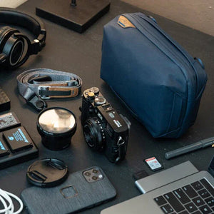 Peak Design Field Pouch v2 (Midnight) at PROCAM | procam.com