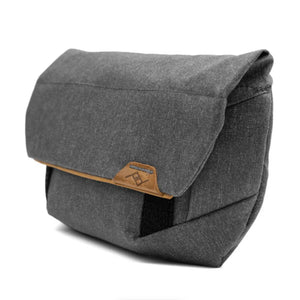 Peak Design Field Pouch v2 (Charcoal) at PROCAM | procam.com