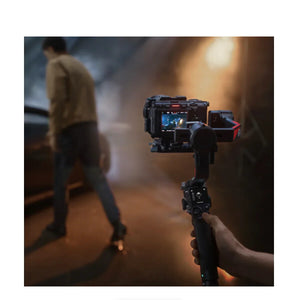 DJI RS 4 Pro Gimbal Stabilizer Combo at PROCAM | procam.com