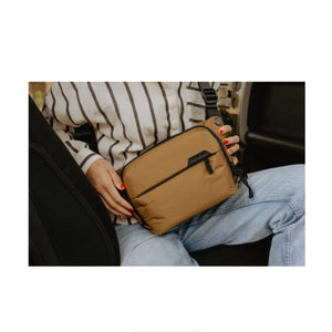 Peak Design Everyday Sling v2 (3L, Coyote) at PROCAM | procam.com