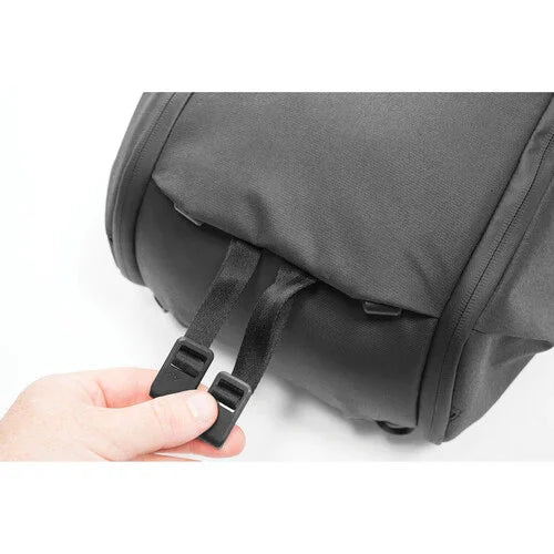Peak Design Everyday Backpack v2 (20L, Charcoal) at PROCAM | procam.com