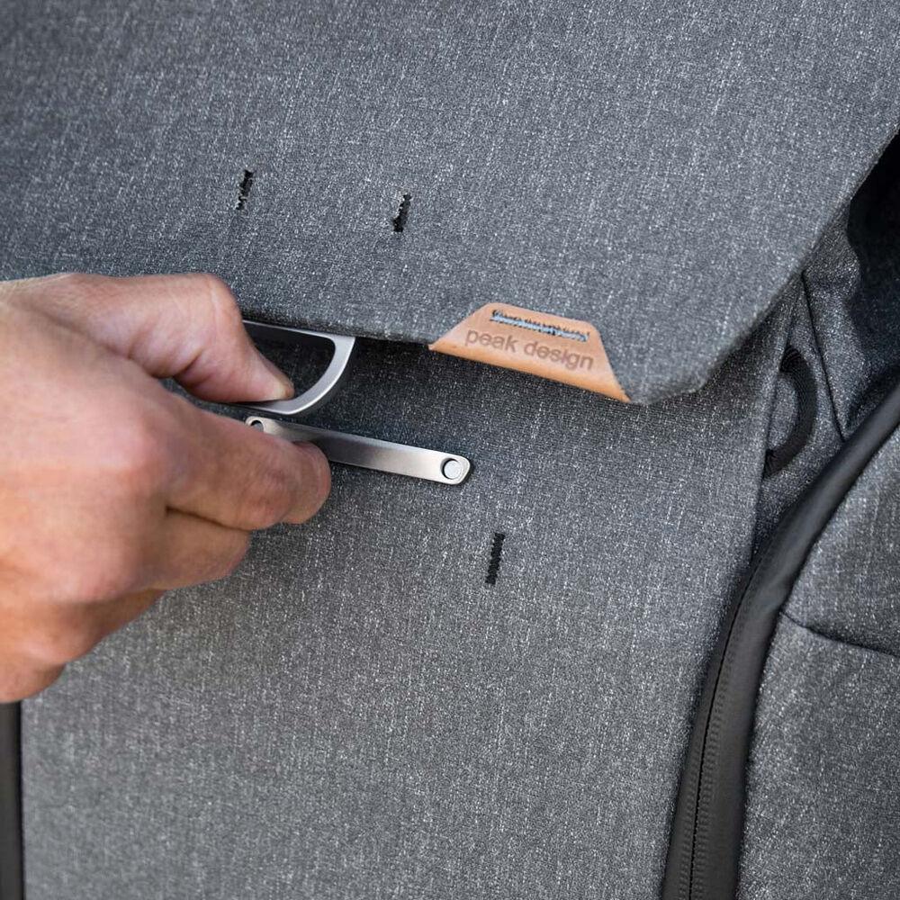 Peak Design Everyday Backpack v2 (20L, Charcoal) at PROCAM | procam.com