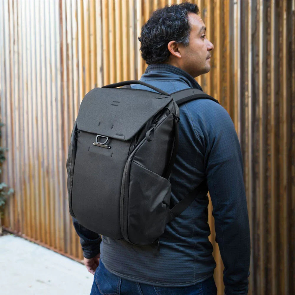 Peak Design Everyday Backpack v2 (20L, Charcoal) at PROCAM | procam.com
