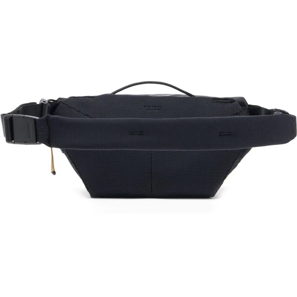 Peak Design Outdoor Sling (Black, 2L) at PROCAM | procam.com