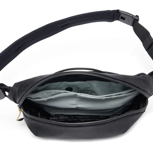 Peak Design Outdoor Sling (Black, 2L) at PROCAM | procam.com