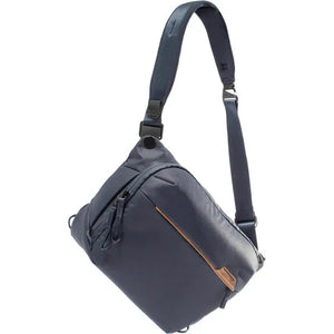 Peak Design Everyday Sling v2 (6L, Midnight) at PROCAM | procam.com