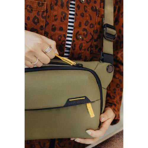 Peak Design Everyday Sling v3 (Kelp, 3L) at PROCAM | procam.com