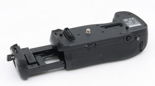 * USED * Nikon MB-D18 Battery Grip For Nikon D850