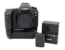 * USED * Canon EOS 5D Mark II Digital Camera SHUTTER 113651 w/Canon BG-E6 Battery Grip