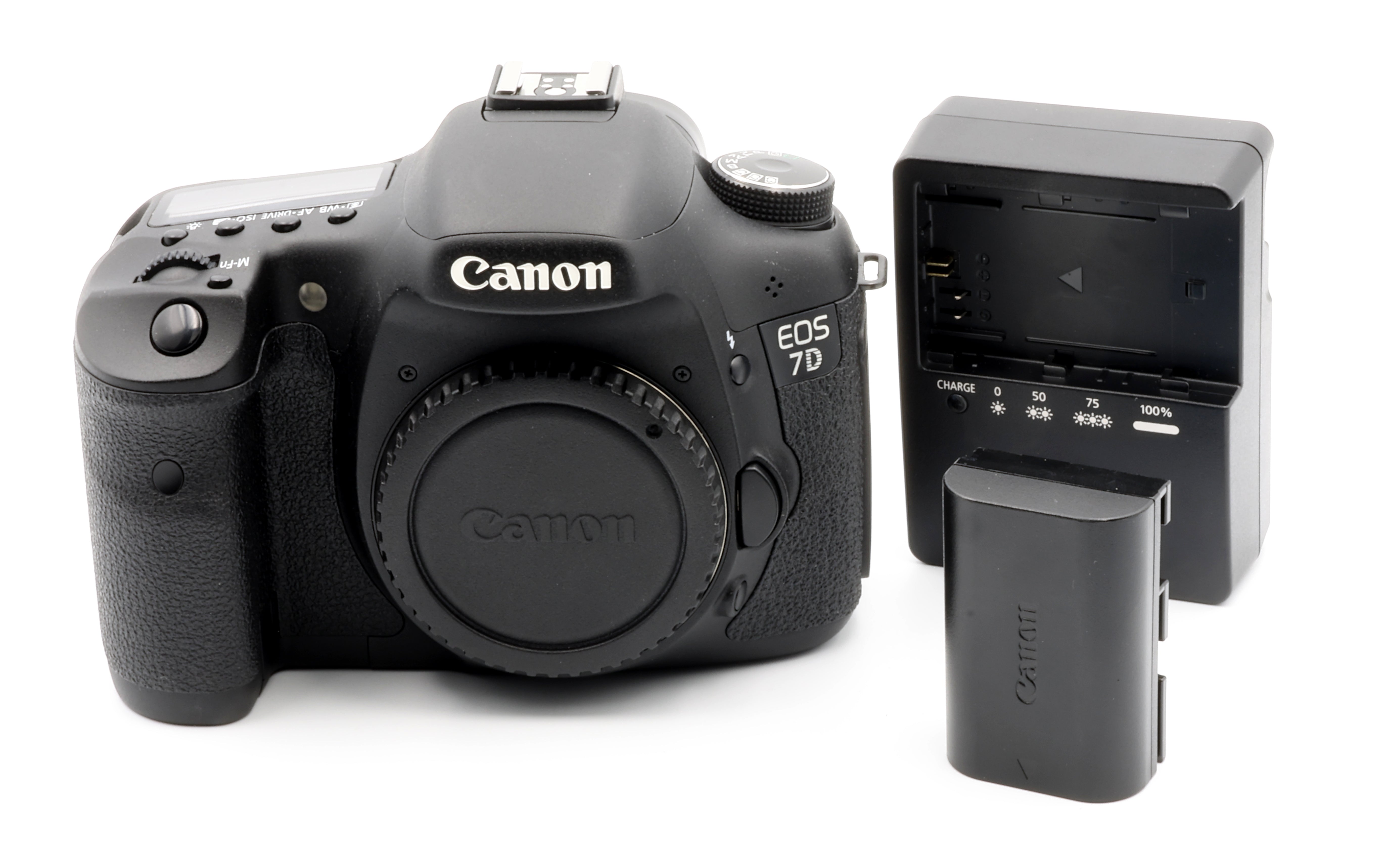 * USED * Canon 7D DSLR Camera SHUTTER 8222 (Body Only)