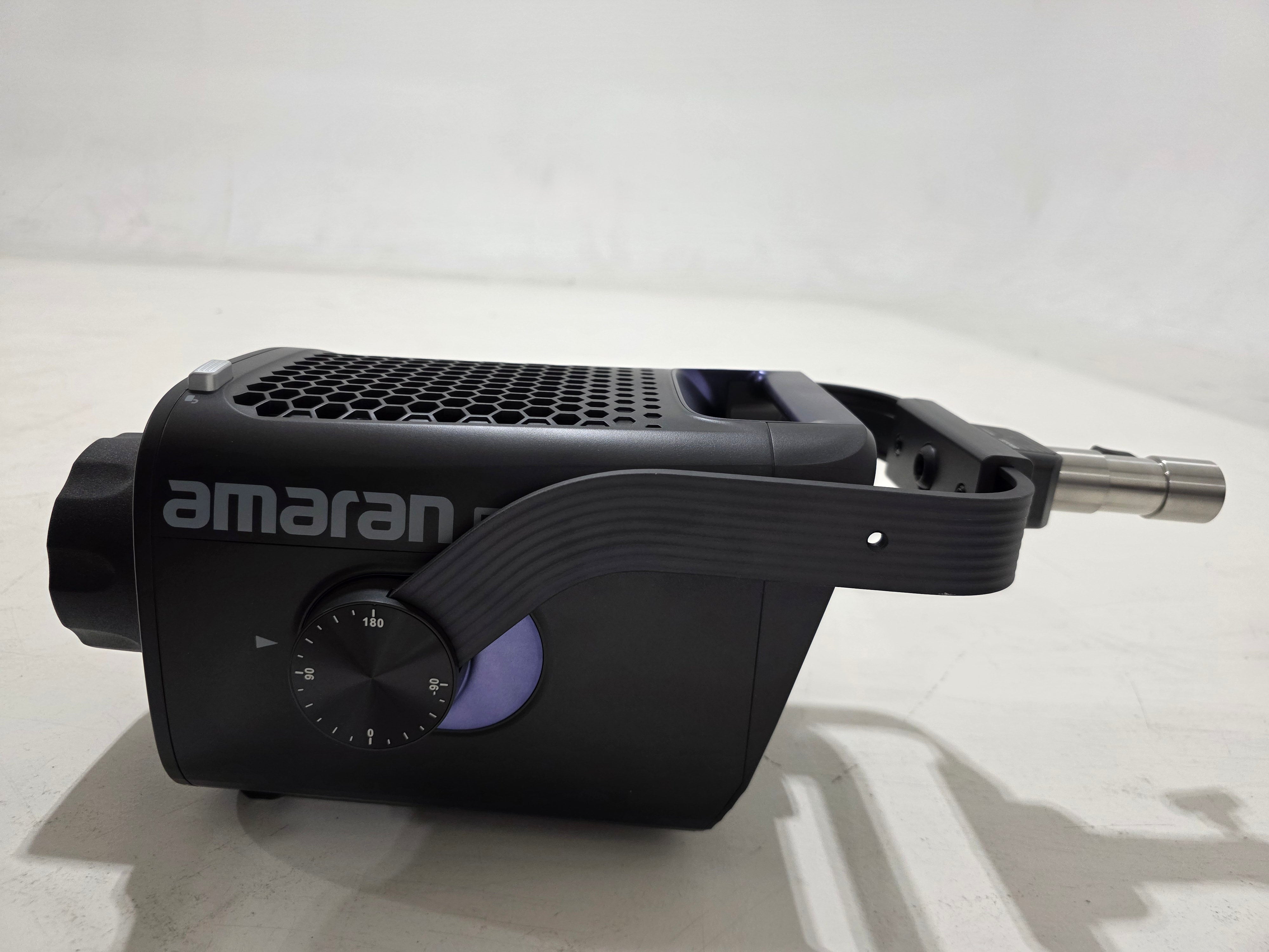 * OPEN BOX GOOD * amaran Ray 660c RGB LED Monolight