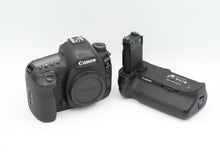 * USED * Canon EOS 5D IV w/ Battery Grip NO CHARGER
