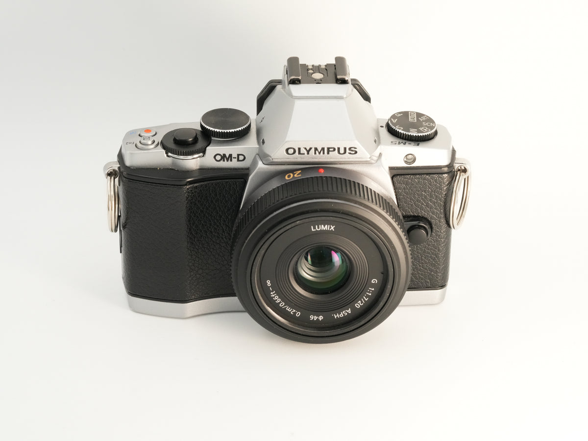 * USED * Olympus OM-D E-M5 Mirrorless Camera with Lumix 20mm f/1.7 ASPH G Lens (Micro-Four-Thirds)