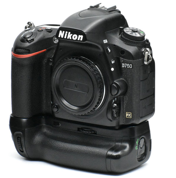 ***USED***Nikon D750 camera body w/Promaster battery grip