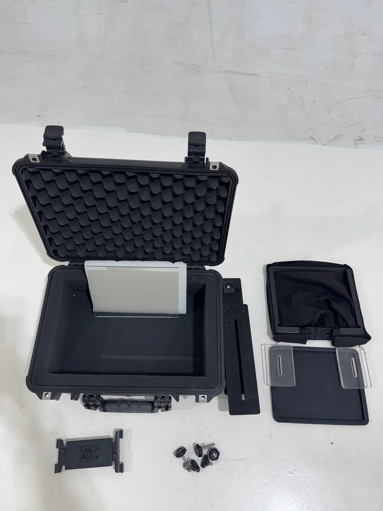 * USED * Universal iPad/Tablet Teleprompter Kit with Pelican Case at PROCAM | procam.com