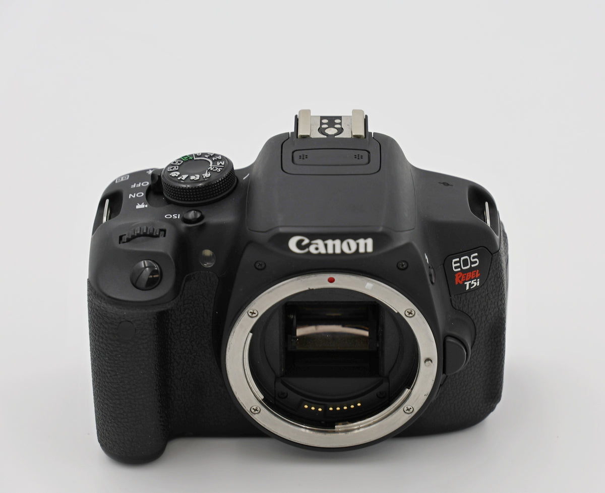 * USED * Canon EOS Rebel T5i  w/ Sigma 17-50mm  f/2.8 EX DC OS HSM Lens