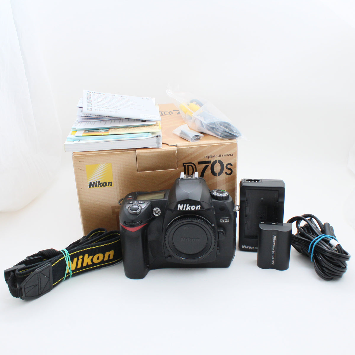 * USED * Nikon D70s Body Only - 5603 Shutter Count Boxed