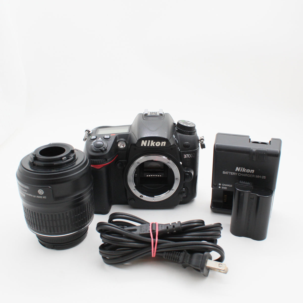 * USED * Nikon D7000 w/ AF-S DX Nikkor 18-55mm f/3.5-5.6G VR Lens - 43631 S.C.