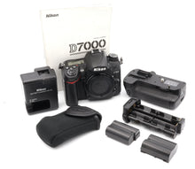 * USED * Nikon D7000 DSLR Camera SHUTTER 20161 (Body Only) with Nikon MB-D11 Battery Grip