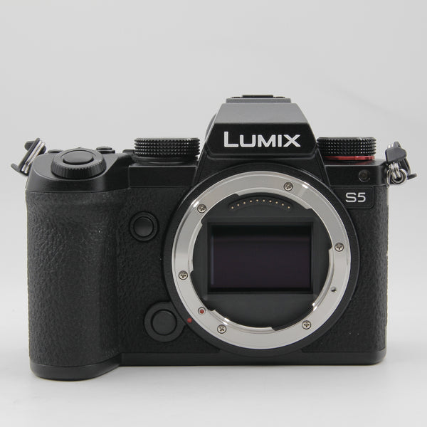*** OPENBOX EXCELLENT *** Panasonic Lumix DC-S5 Mirrorless Digital Camera (Body Only)
