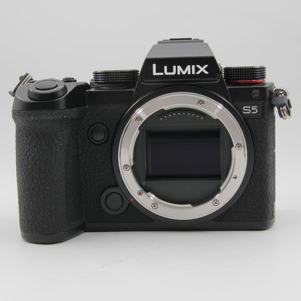 *** OPEN BOX EXCELLENT *** Panasonic Lumix DC-S5 Mirrorless Digital Camera with 20-60mm Lens