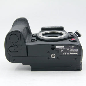 * OPEN BOX EXCELLENT * Panasonic Lumix GH6 Mirrorless Camera with 12-60mm f/2.8-4.0 Leica Lens at PROCAM | procam.com