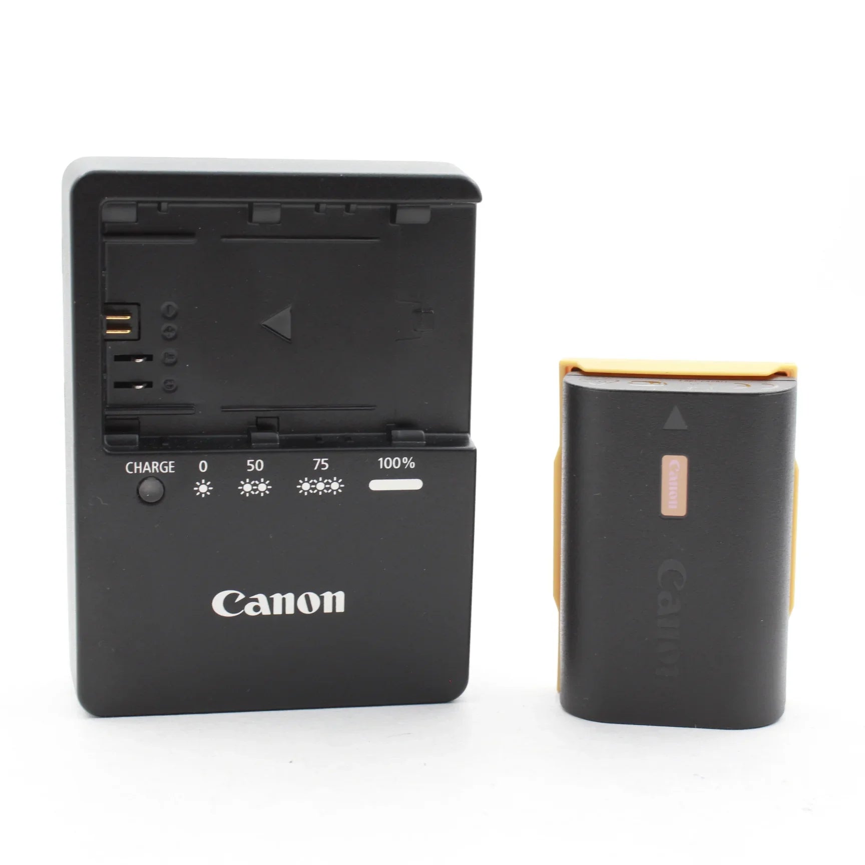* OPEN BOX EXCELLENT * Canon EOS R7 Mirrorless Camera with 18-45mm Lens Content Creator Kit at PROCAM | procam.com