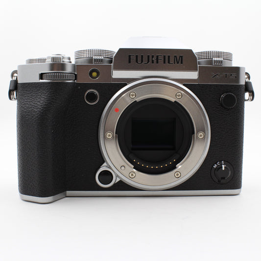 * OPEN BOX EXCELLENT * Fujifilm X-T5 Mirrorless Camera with XF 16-50mm f/2.8-4.8 Lens (Silver)