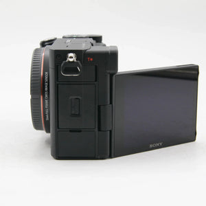 * OPEN BOX GOOD * Sony Alpha a7C Mirrorless Digital Camera with FE 28-60mm f/4-5.6 Lens (Black) at PROCAM | procam.com