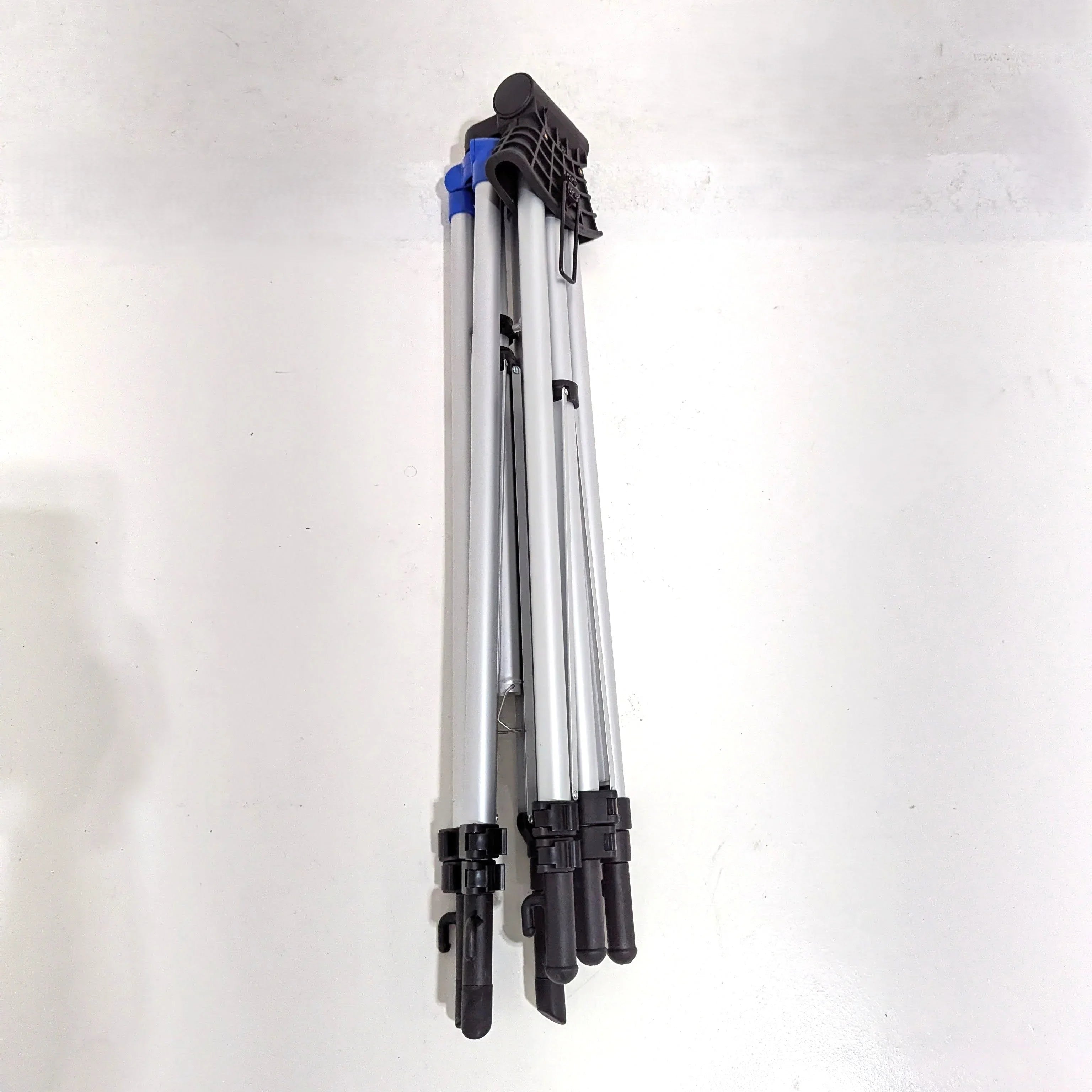 * OPEN BOX GOOD * Savage Backdrop Travel Kit (Gray, 5 x 7') at PROCAM | procam.com