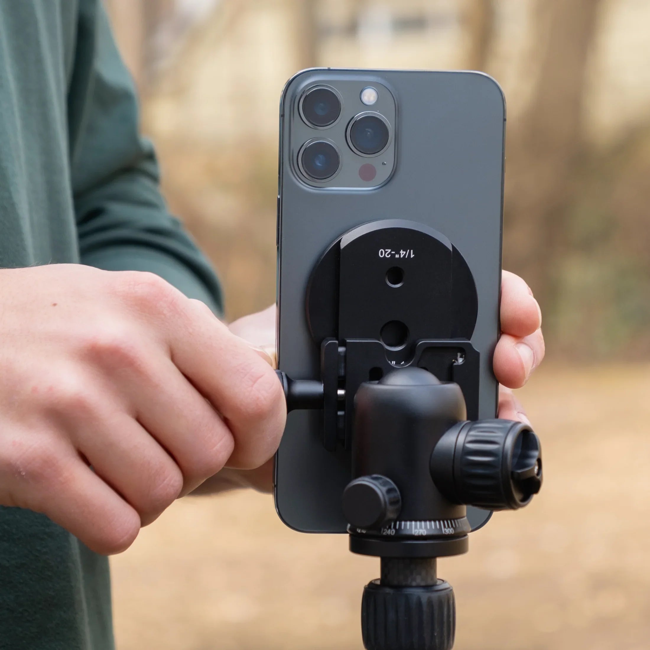 ProMaster Dovetail Tripod Adapter Disk for MagSafe at PROCAM | procam.com