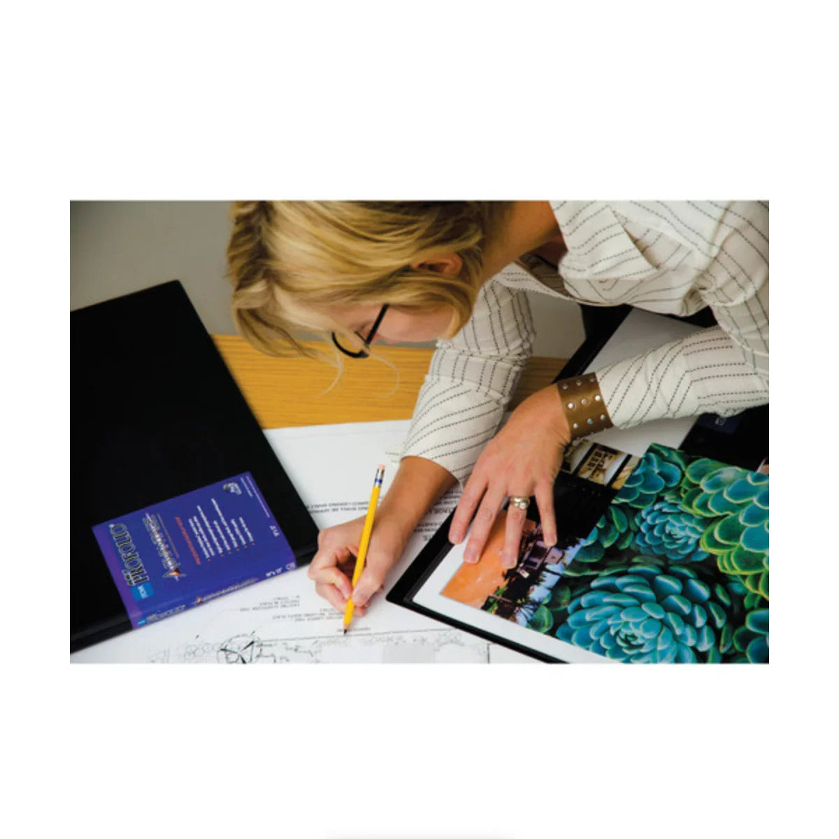 Itoya Art Profolio Advantage Presentation/Display Book (11 x 17", Black) at PROCAM | procam.com