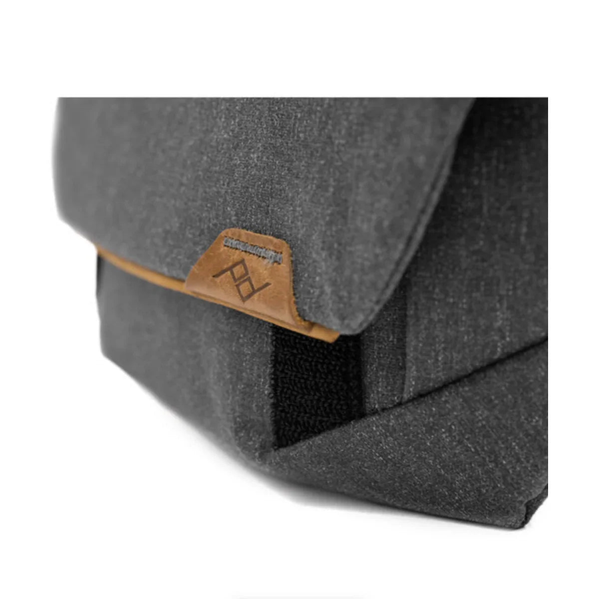 Peak Design Field Pouch v2 (Charcoal) at PROCAM | procam.com