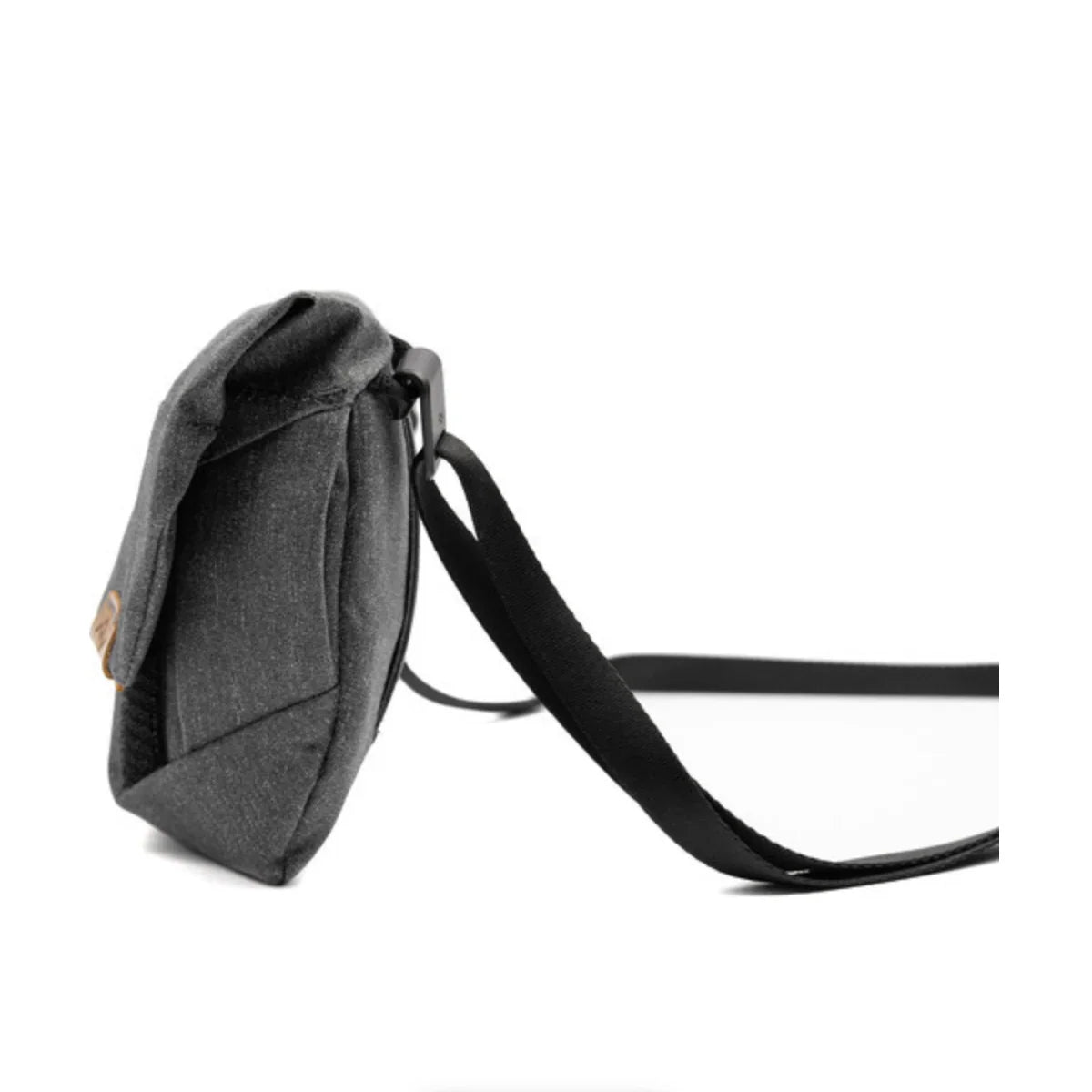 Peak Design Field Pouch v2 (Charcoal) at PROCAM | procam.com