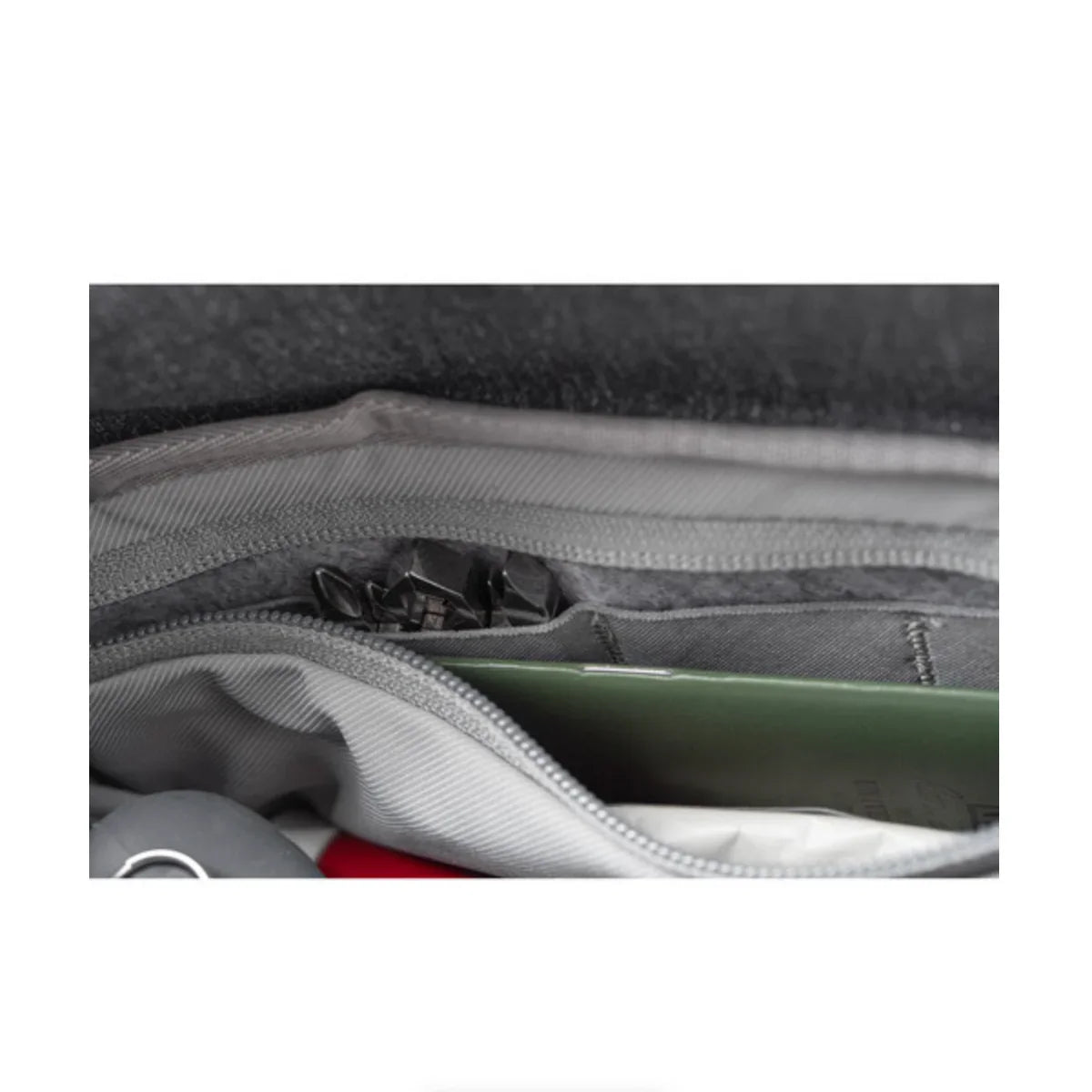 Peak Design Field Pouch v2 (Charcoal) at PROCAM | procam.com