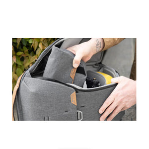 Peak Design Field Pouch v2 (Charcoal) at PROCAM | procam.com