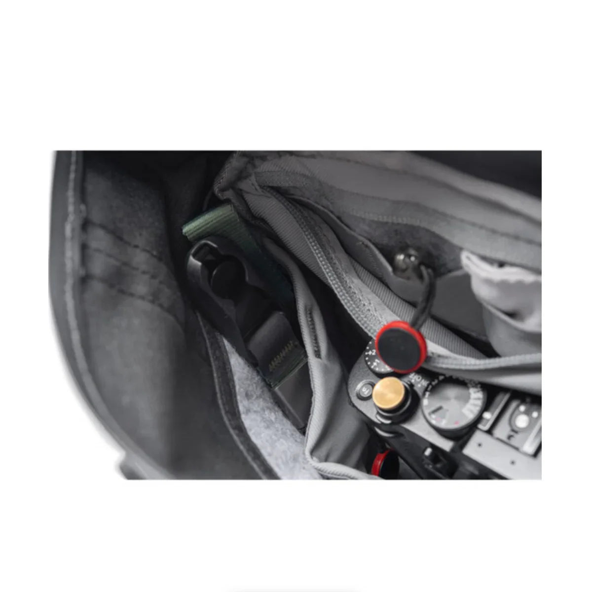 Peak Design Field Pouch v2 (Black) at PROCAM | procam.com