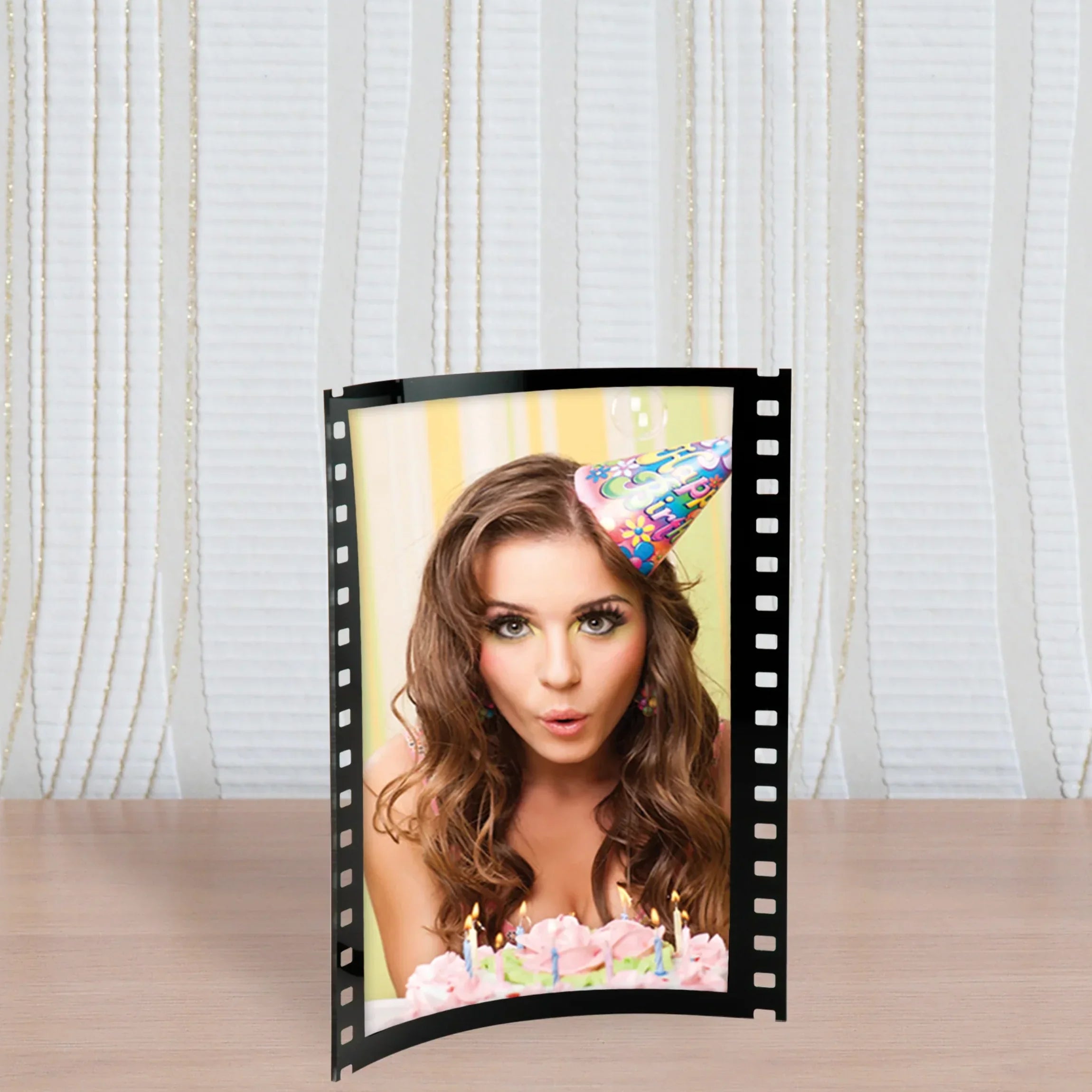 Neil Enterprises Film Strip Curved Frame (6x4) at PROCAM | procam.com