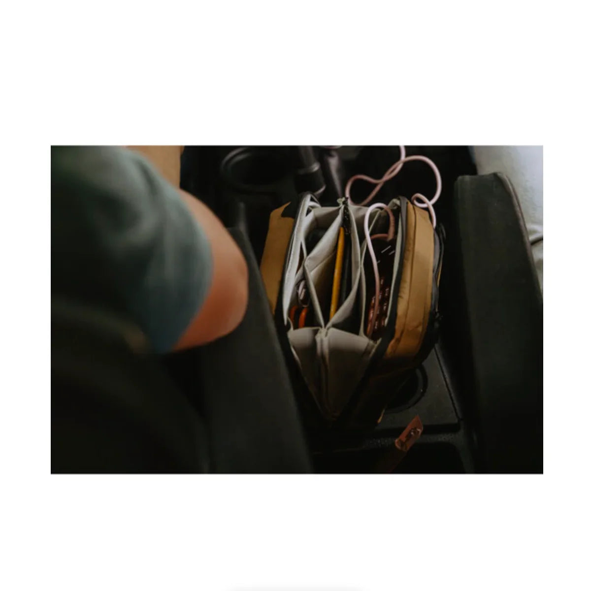 Peak Design Tech Pouch (Coyote) at PROCAM | procam.com