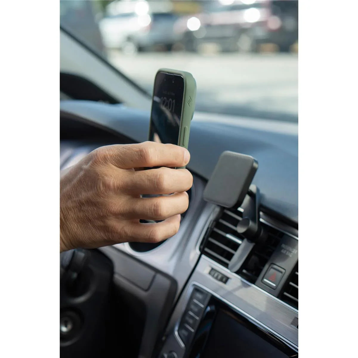 Peak Design Mobile Car Mount Vent Charging - Black at PROCAM | procam.com