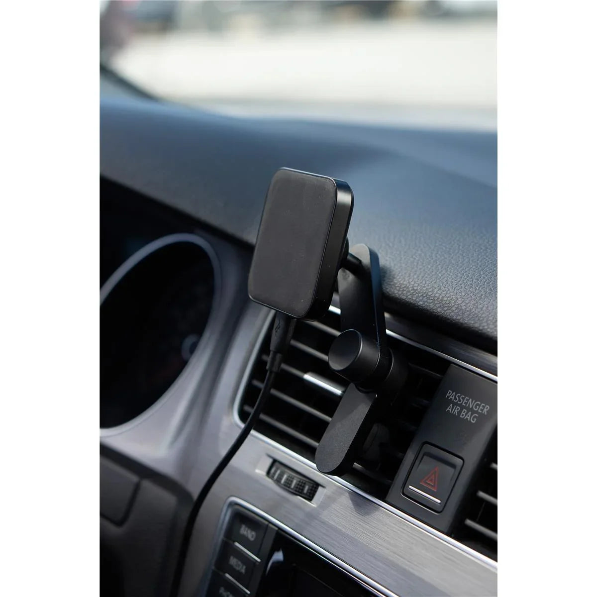 Peak Design Mobile Car Mount Vent Charging - Black at PROCAM | procam.com