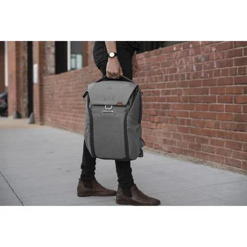 Peak Design Everyday Backpack v2 (20L, Ash) at PROCAM | procam.com