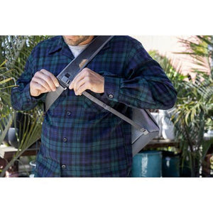 Peak Design Everyday Messenger v2 (13L, Ash) at PROCAM | procam.com