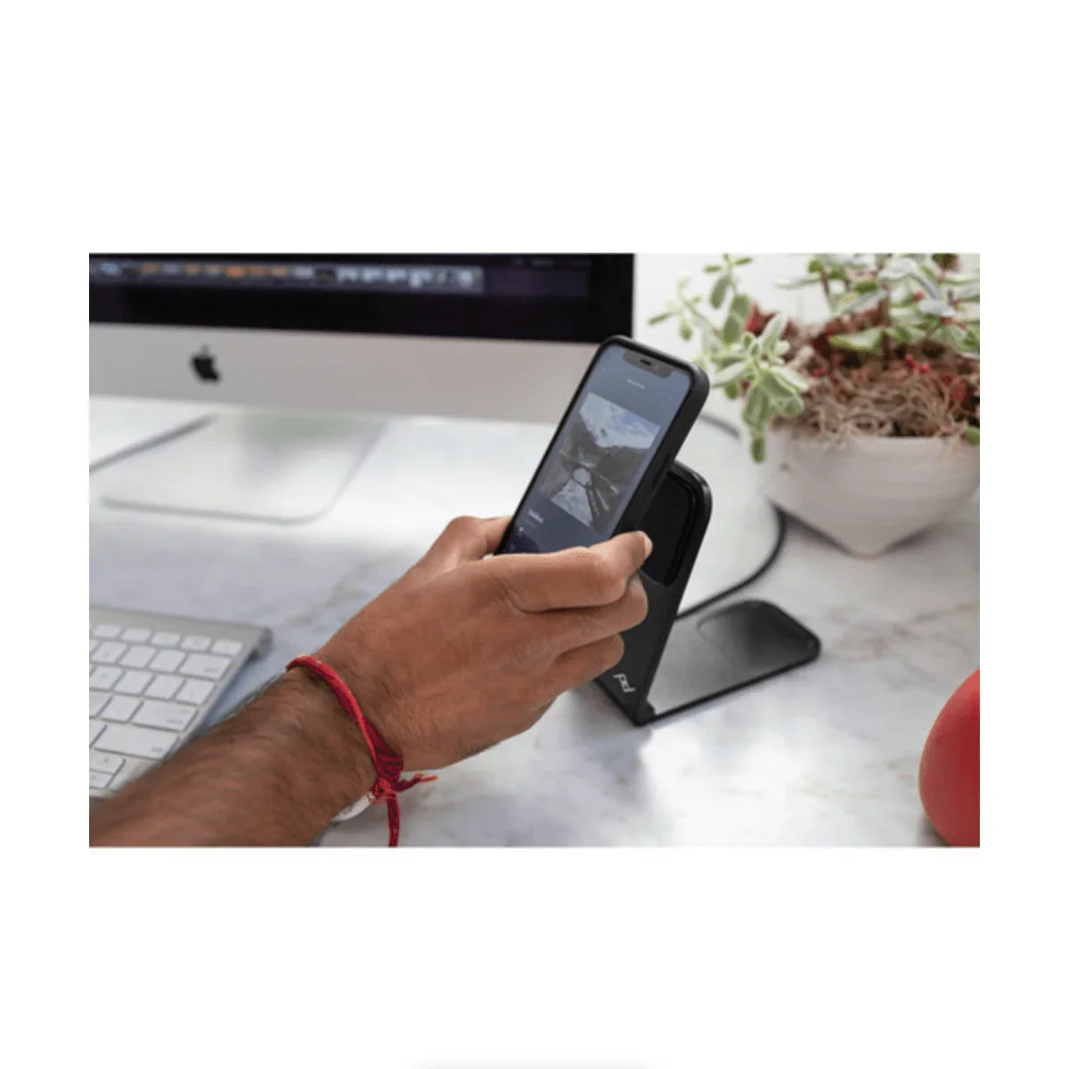 Peak Design Mobile Magnetic Wireless Smartphone Charging Stand at PROCAM | procam.com